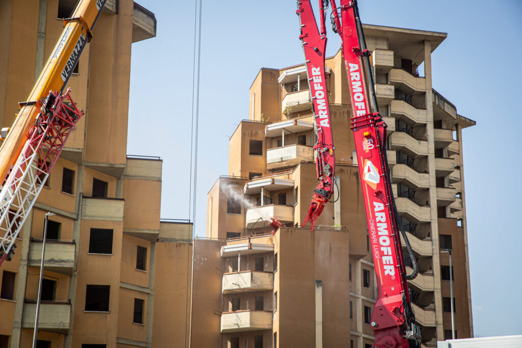 Demolizione grattacieli Quartiere Cogne