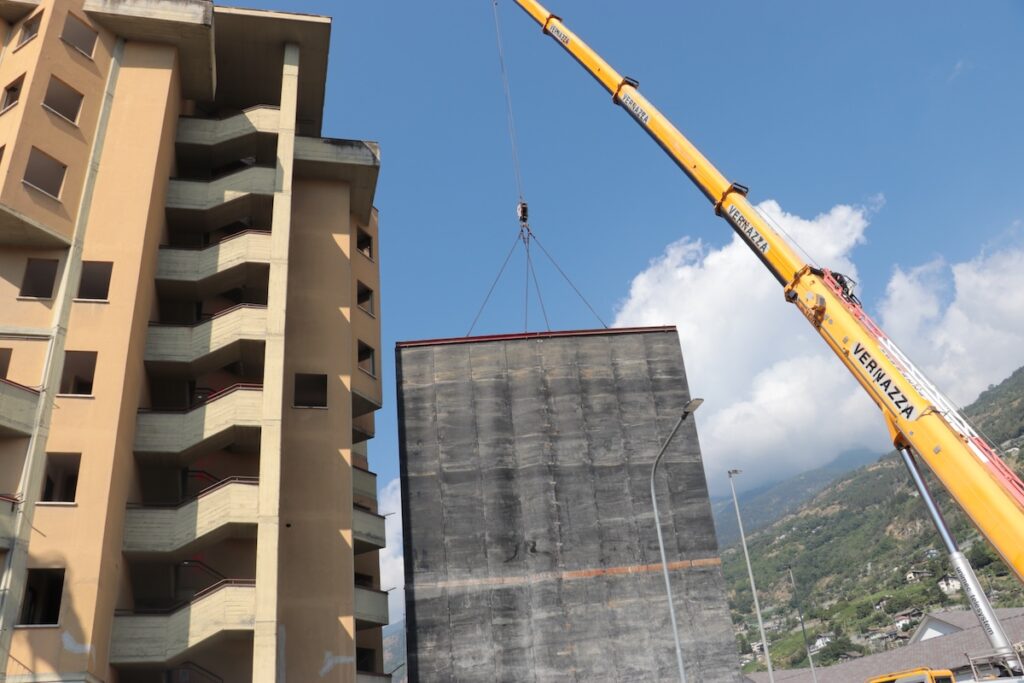 Il primo "morso" ai grattacieli di quartiere Cogne, ad Aosta