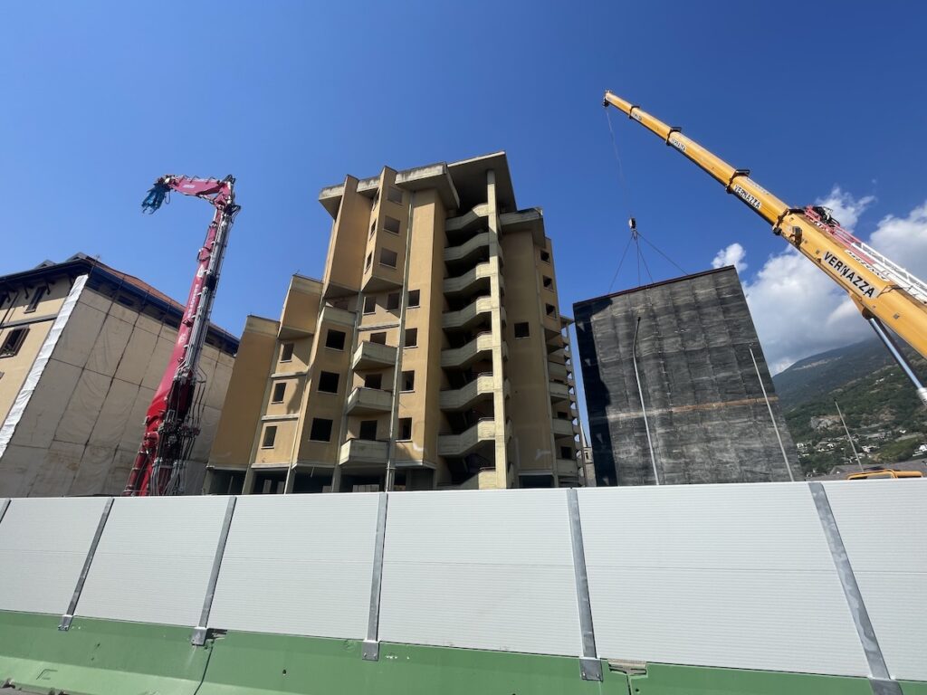 Il primo "morso" ai grattacieli di quartiere Cogne, ad Aosta