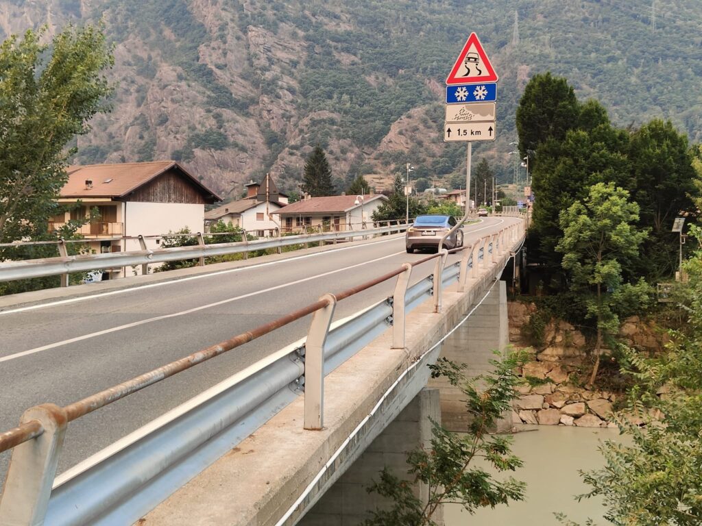 Ponte d'ingresso a Hône