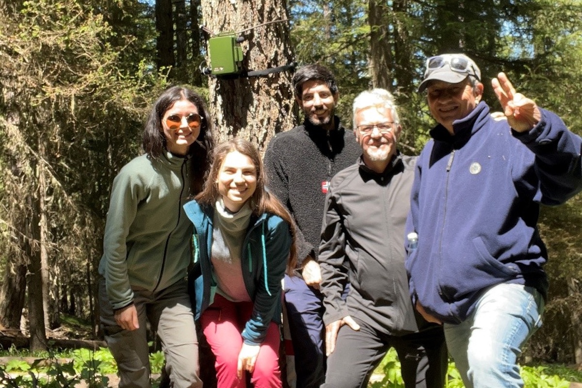 Il team di tecnici Arpa che ha posizionato la strumentazione