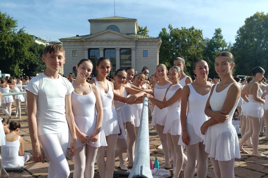 La delegazione dell'Institut de Danse di Val d'Aoste al "Ballo in Bianco" a Milano