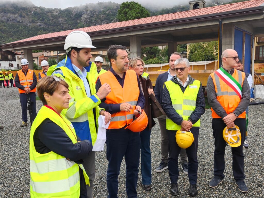 Elettrificazione Salvini in visita al cantiere di Donnas