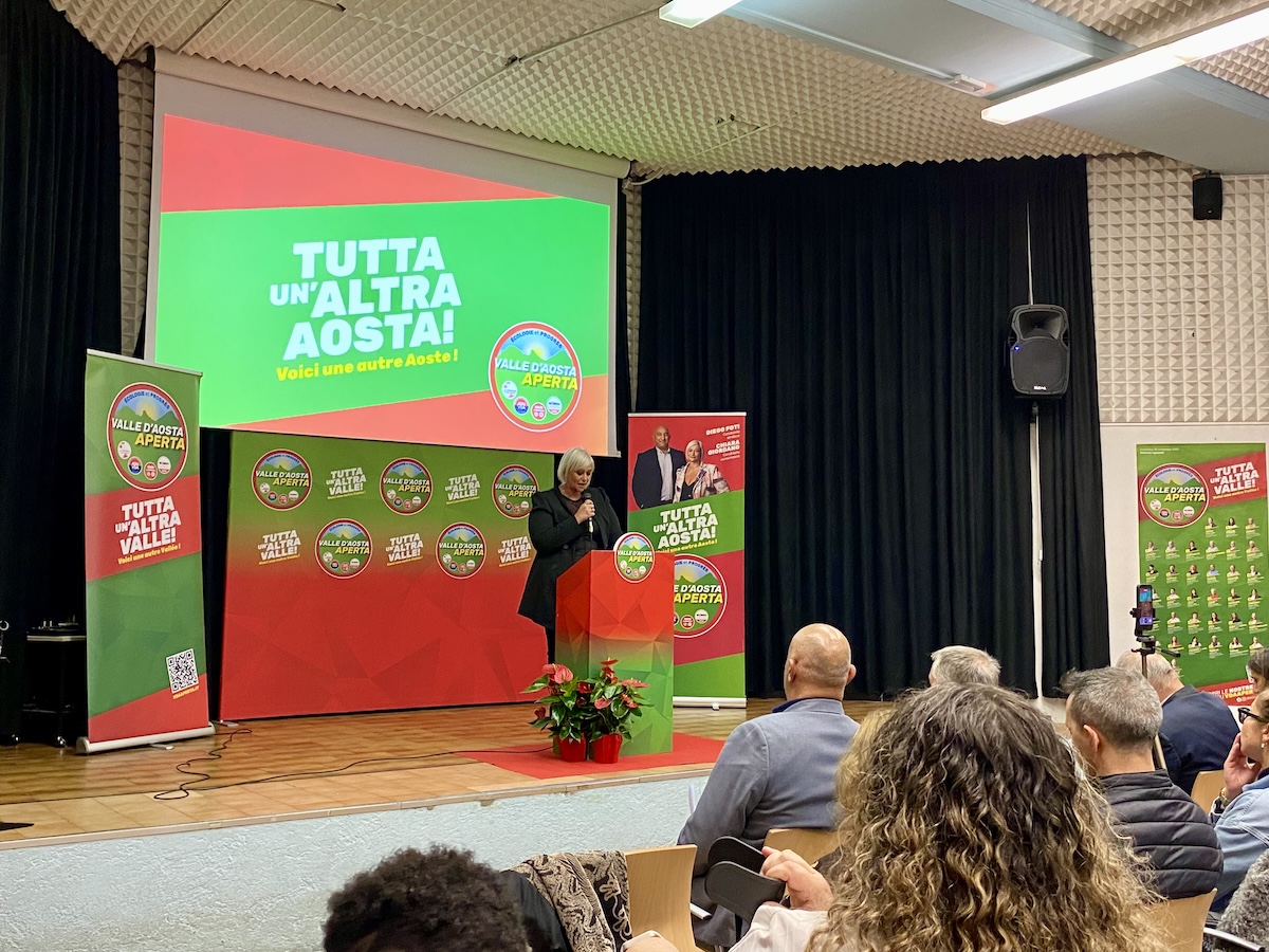 Giordano VdA Aperta comizio chiusura