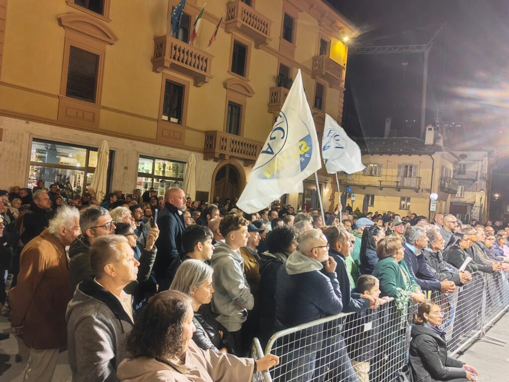 Il pubblico di piazza Roncas