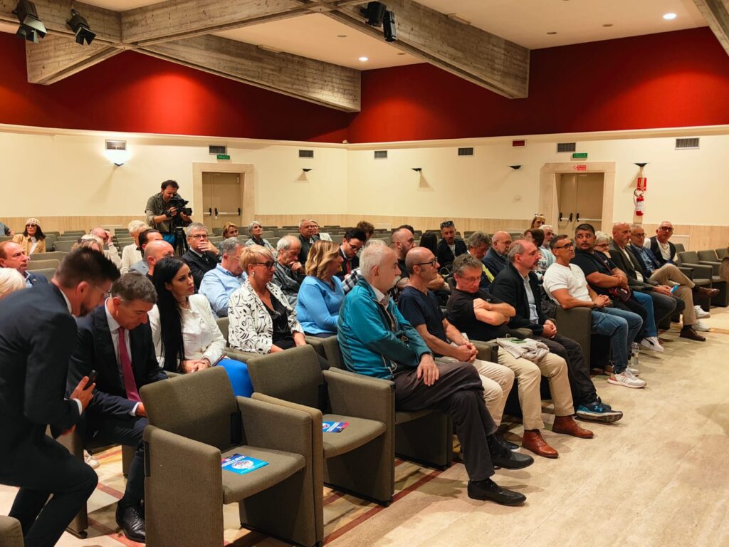 Il pubblico presente all'incontro