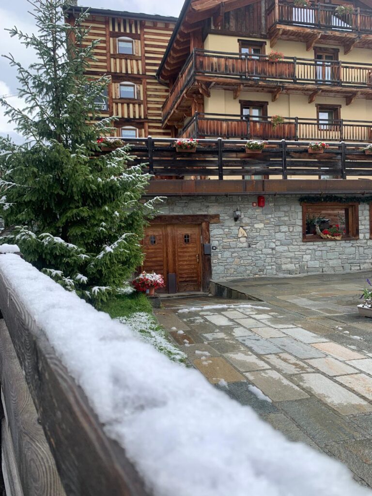 neve Cervinia 24 settembre 2025 - foto hotelmiravidi_e_montcervin