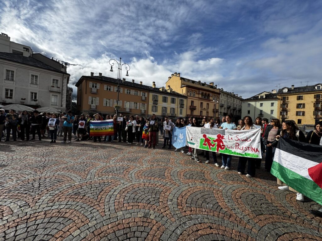 Sciopero generale per Gaza manifestazione in Piazza Chanoux