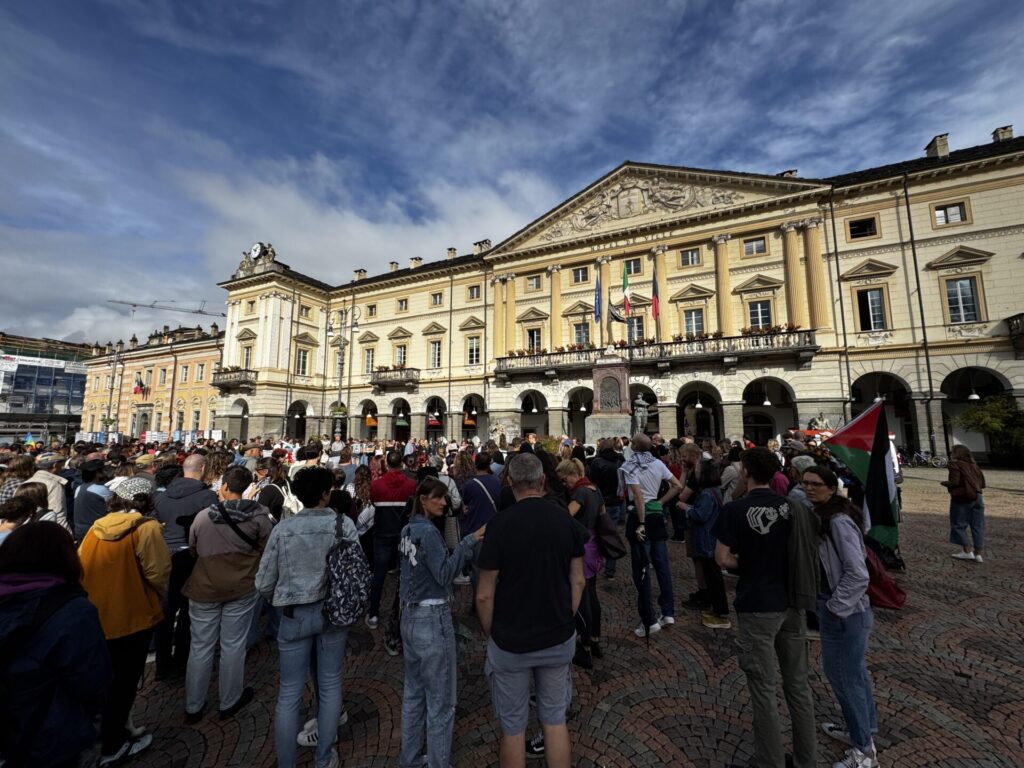 Sciopero generale per Gaza manifestazione in Piazza Chanoux