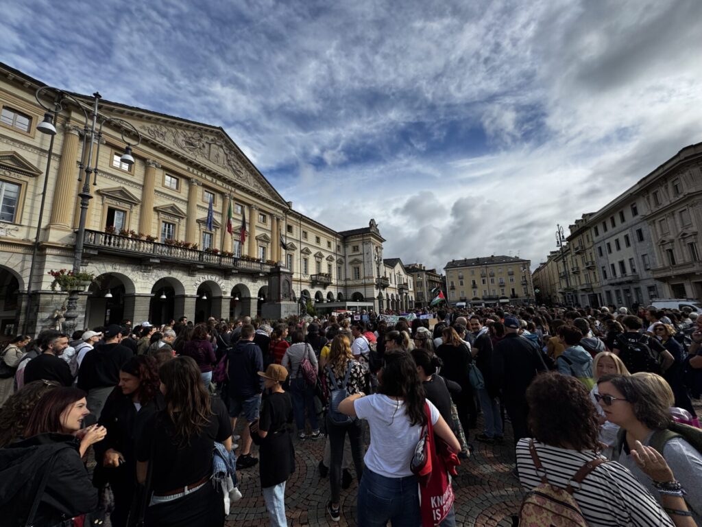 Sciopero generale per Gaza manifestazione in Piazza Chanoux