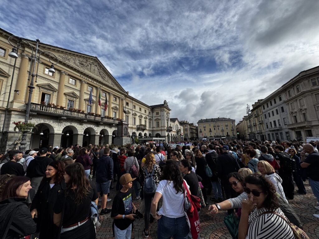 Sciopero generale per Gaza manifestazione in Piazza Chanoux