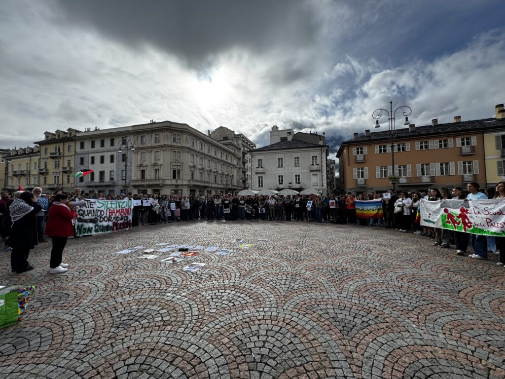 Sciopero generale per Gaza manifestazione in Piazza Chanoux