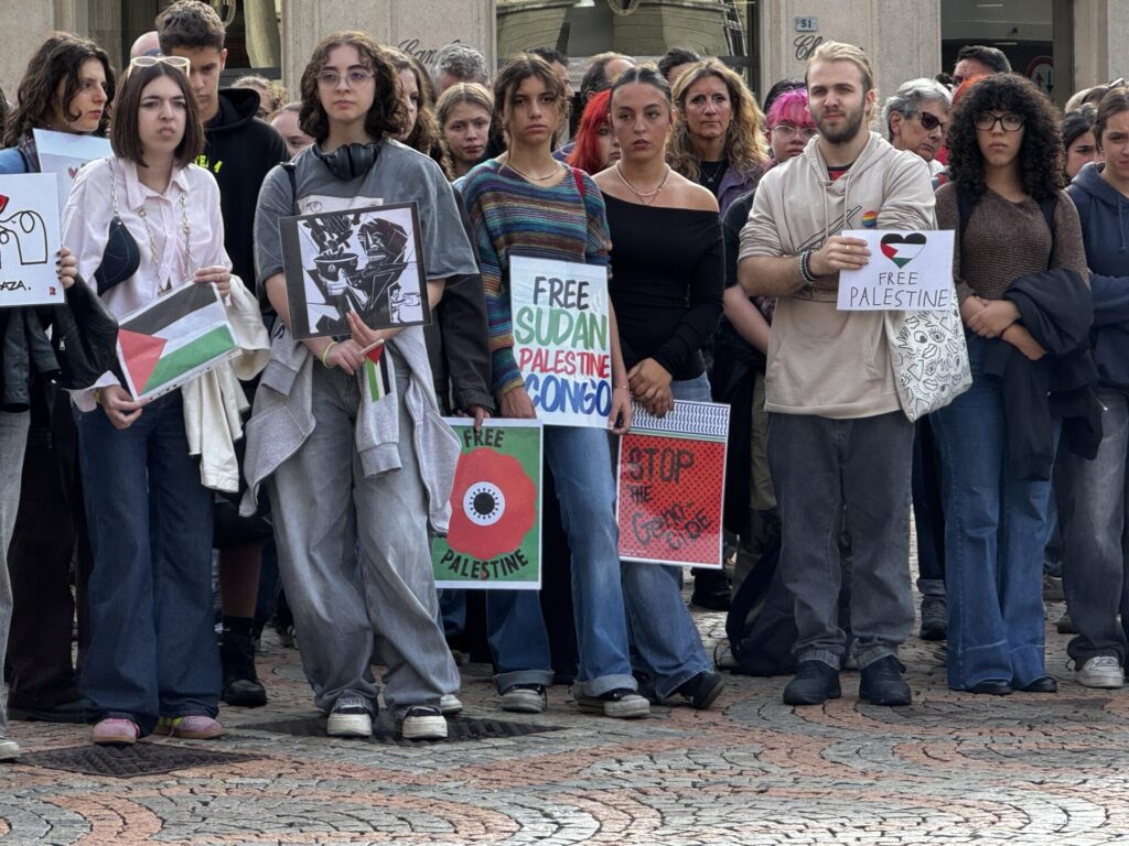 Sciopero generale per Gaza manifestazione in Piazza Chanoux