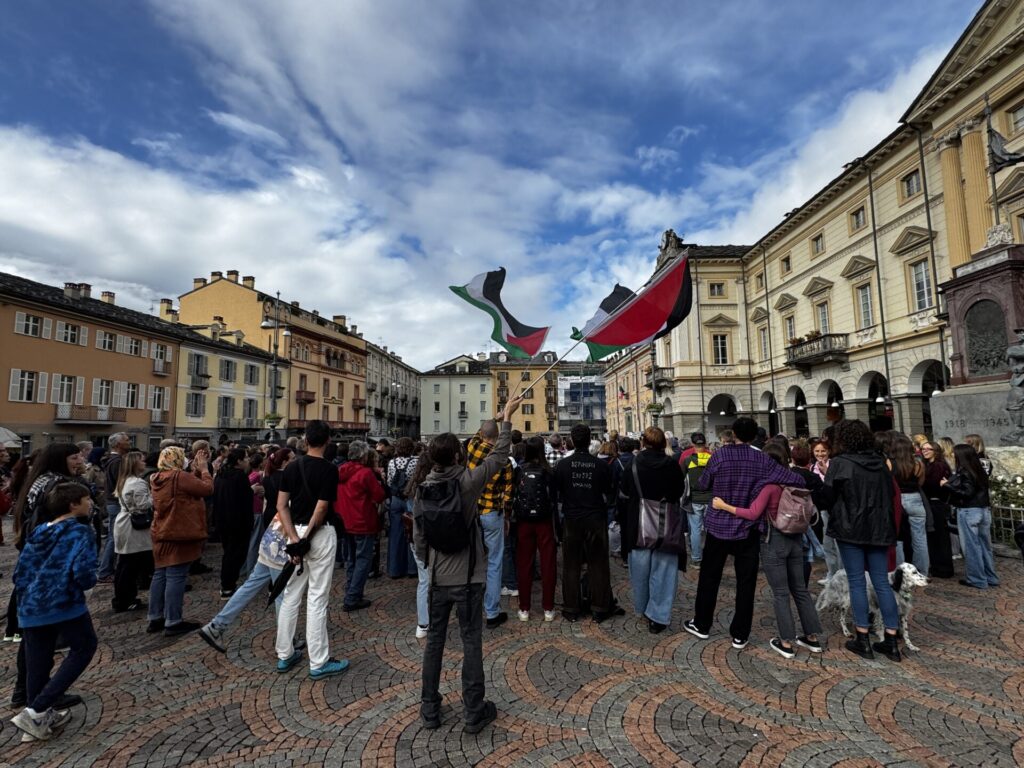 Sciopero generale per Gaza manifestazione in Piazza Chanoux