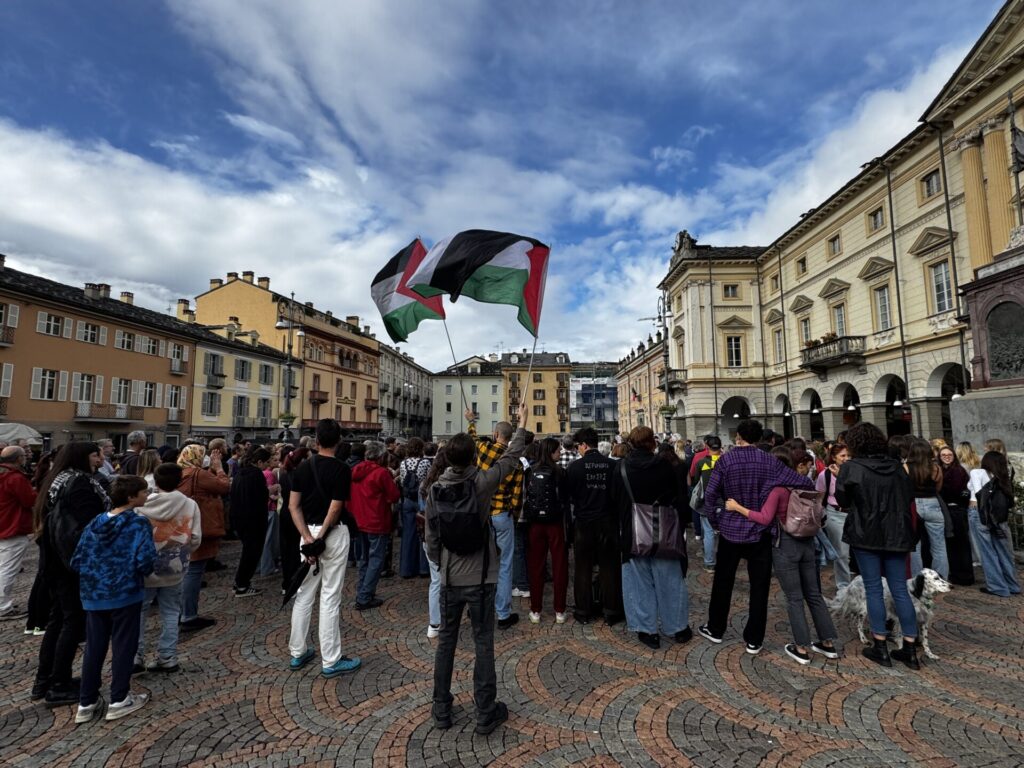 Sciopero generale per Gaza manifestazione in Piazza Chanoux