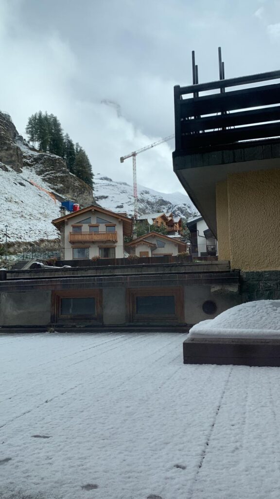 neve Cervinia 24 settembre 2025 - foto hotelmiravidi_e_montcervin