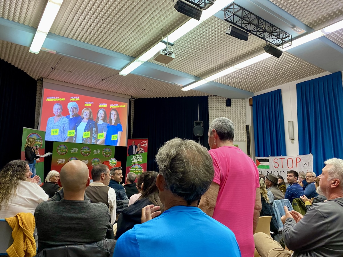 pubblico VdA Aperta comizio chiusura