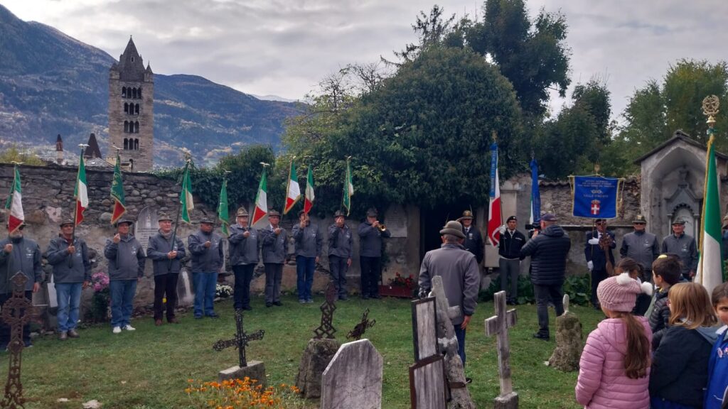 La cerimonia all'antico cimitero