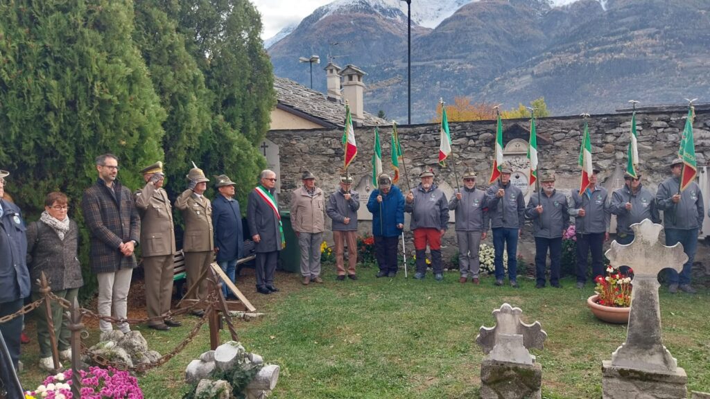 La cerimonia all'antico cimitero