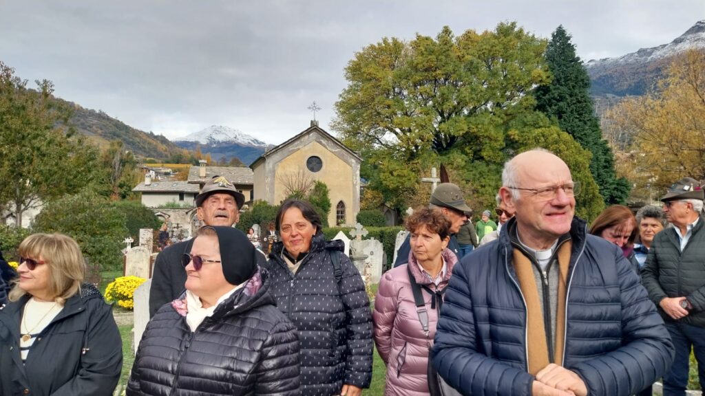 La cerimonia all'antico cimitero