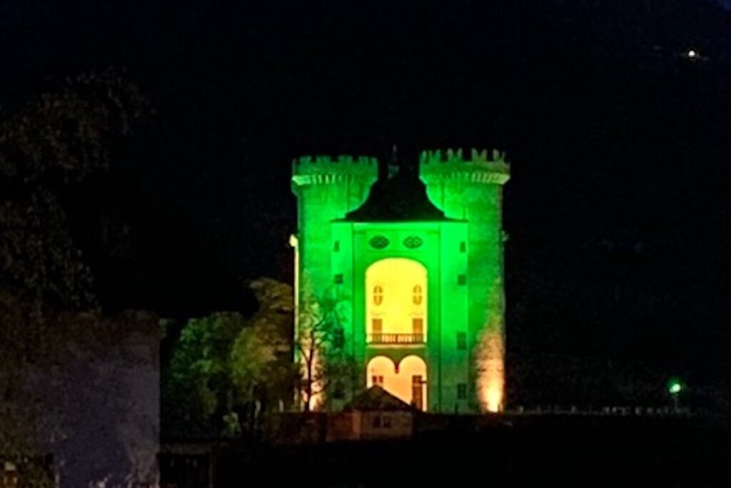 Il castello di Aymavilles illuminato di verde per la Giornata mondiale contro l’ictus cerebrale