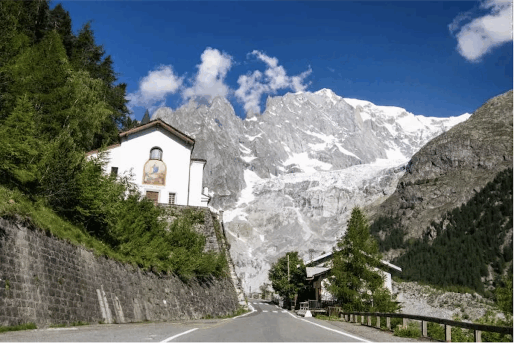 La strada comunale della Val Veny