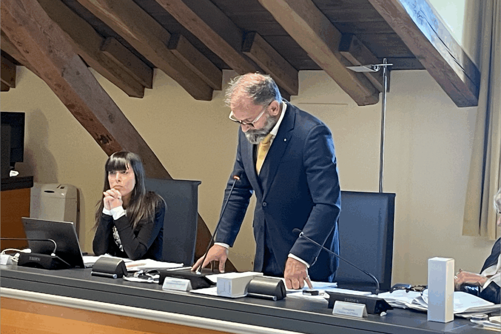 L'opposizione in Consiglio comunale ad Aosta. Da sx: Sylvie Spirli e Giovanni Girardini