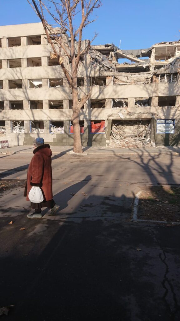 Un palazzo distrutto a Mykolaiv
