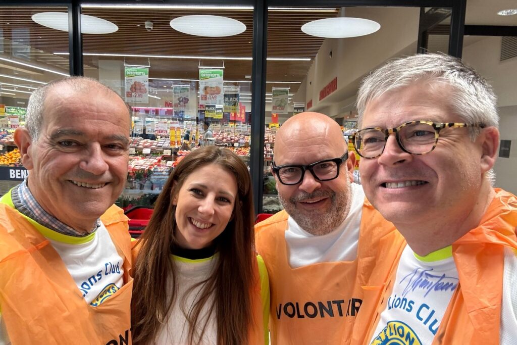 Il Lions club Aosta Mont Blanc alla colletta alimentare