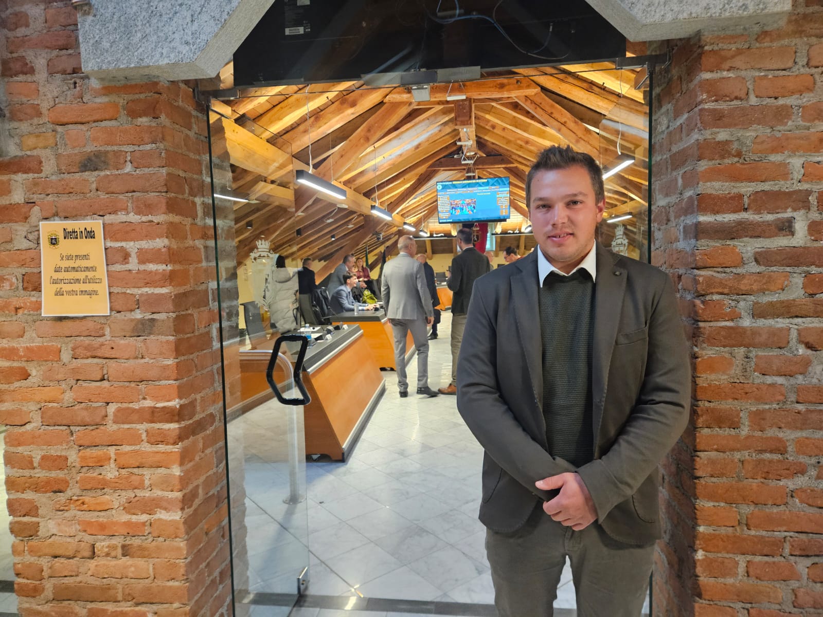 E’ stata una settimana intensa per Julien Charbonnier: tre giorni dopo il successo alla Regionale il debutto in Consiglio comunale ad Aosta, dove è stato eletto nella file dell’Union Valdotaine