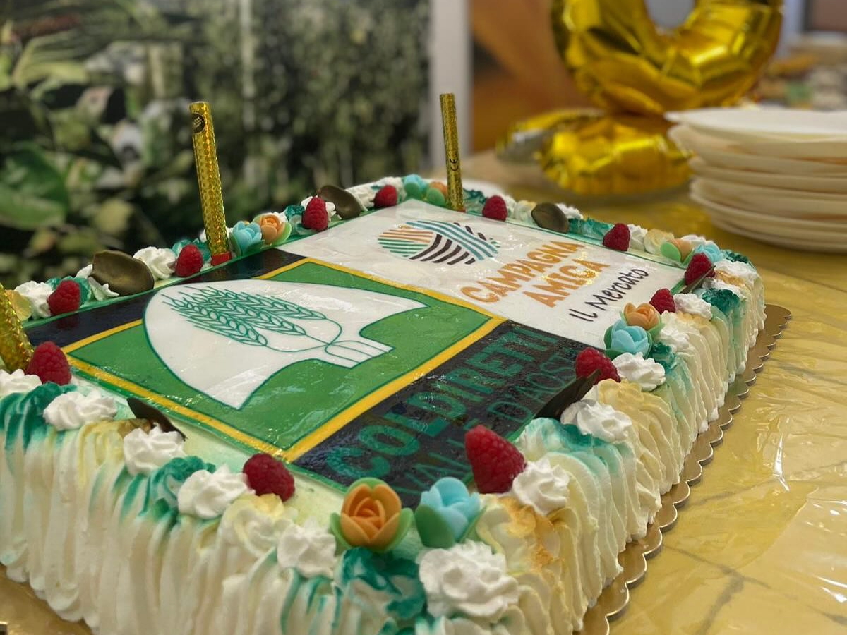 Coldiretti compleanno mercato coperto ()