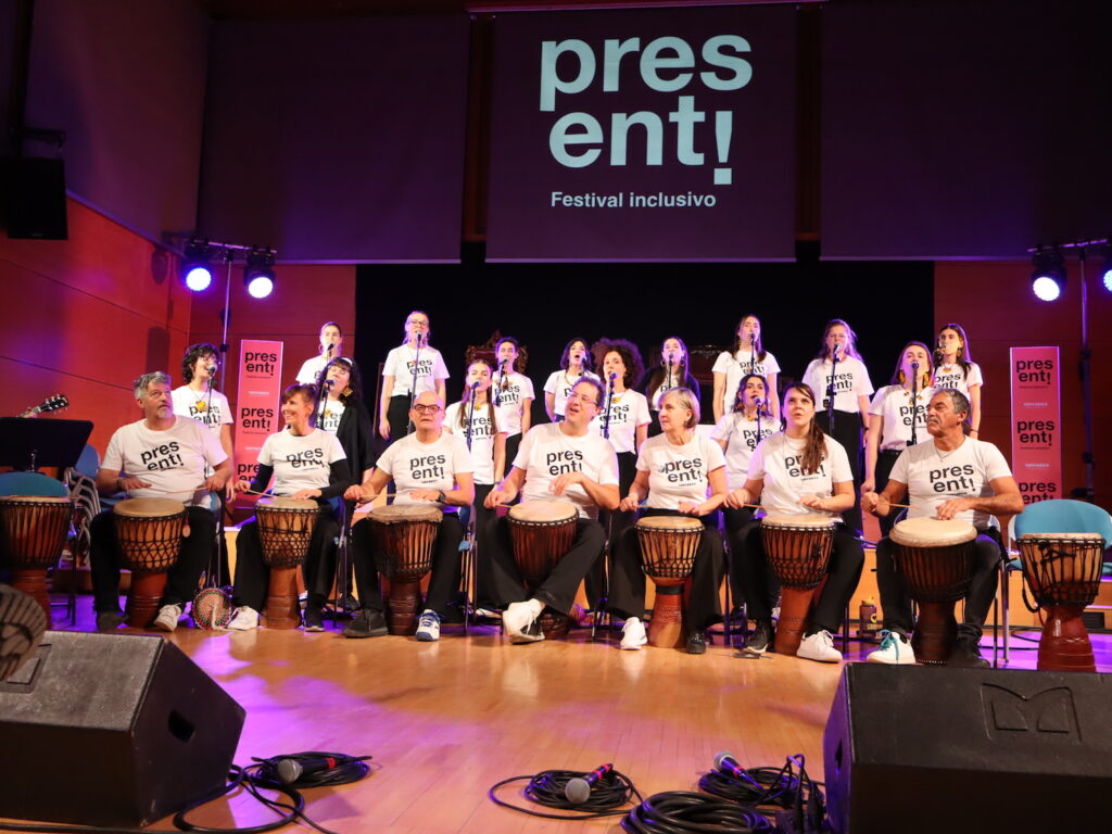 Tamtando e coro Mazì Present! festival inclusivo Foto Alice Dufour