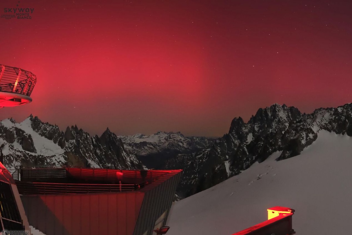 L'aurora boreale dalla webcam di Skyway Monte Bianco