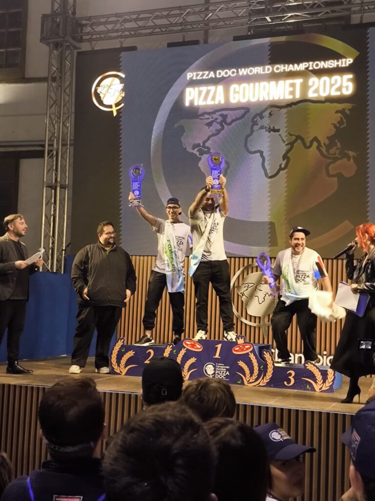 I pizzaioli di Meffry, Francesco e Carlo Cardone, premiati al Campionato mondiale della Pizza DOC