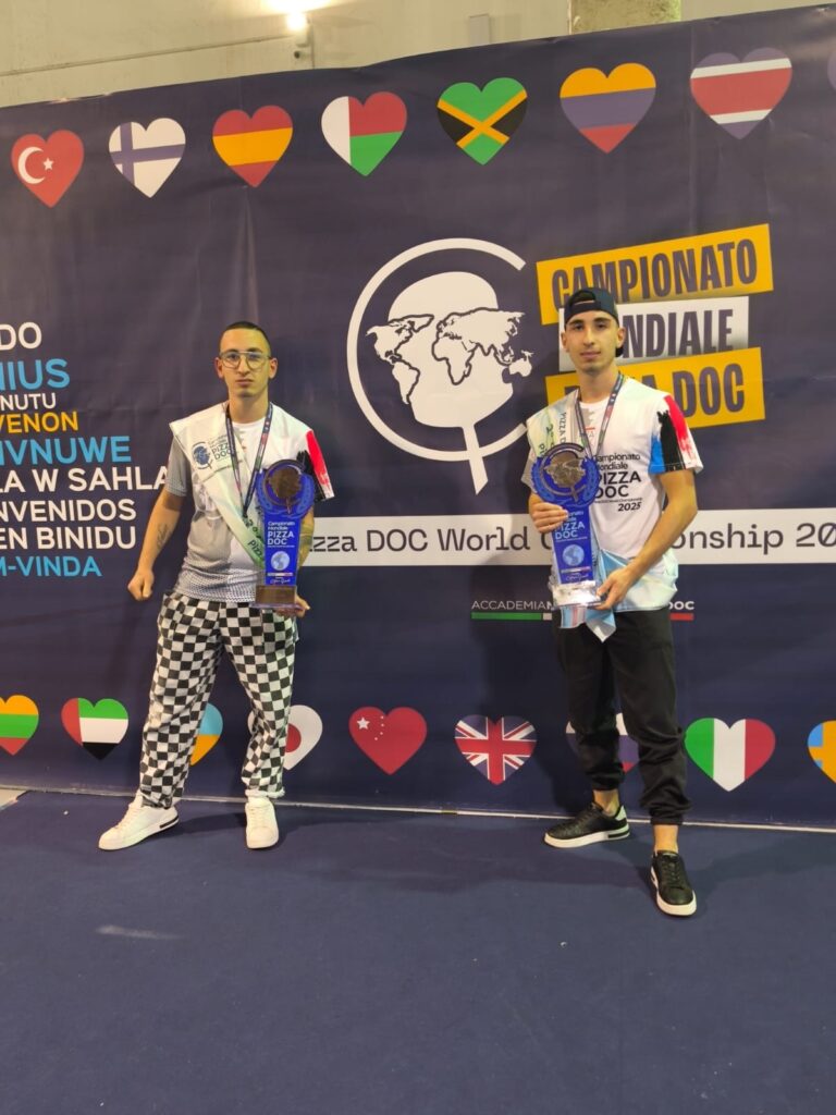 I pizzaioli di Meffry, Francesco e Carlo Cardone, premiati al Campionato mondiale della Pizza DOC