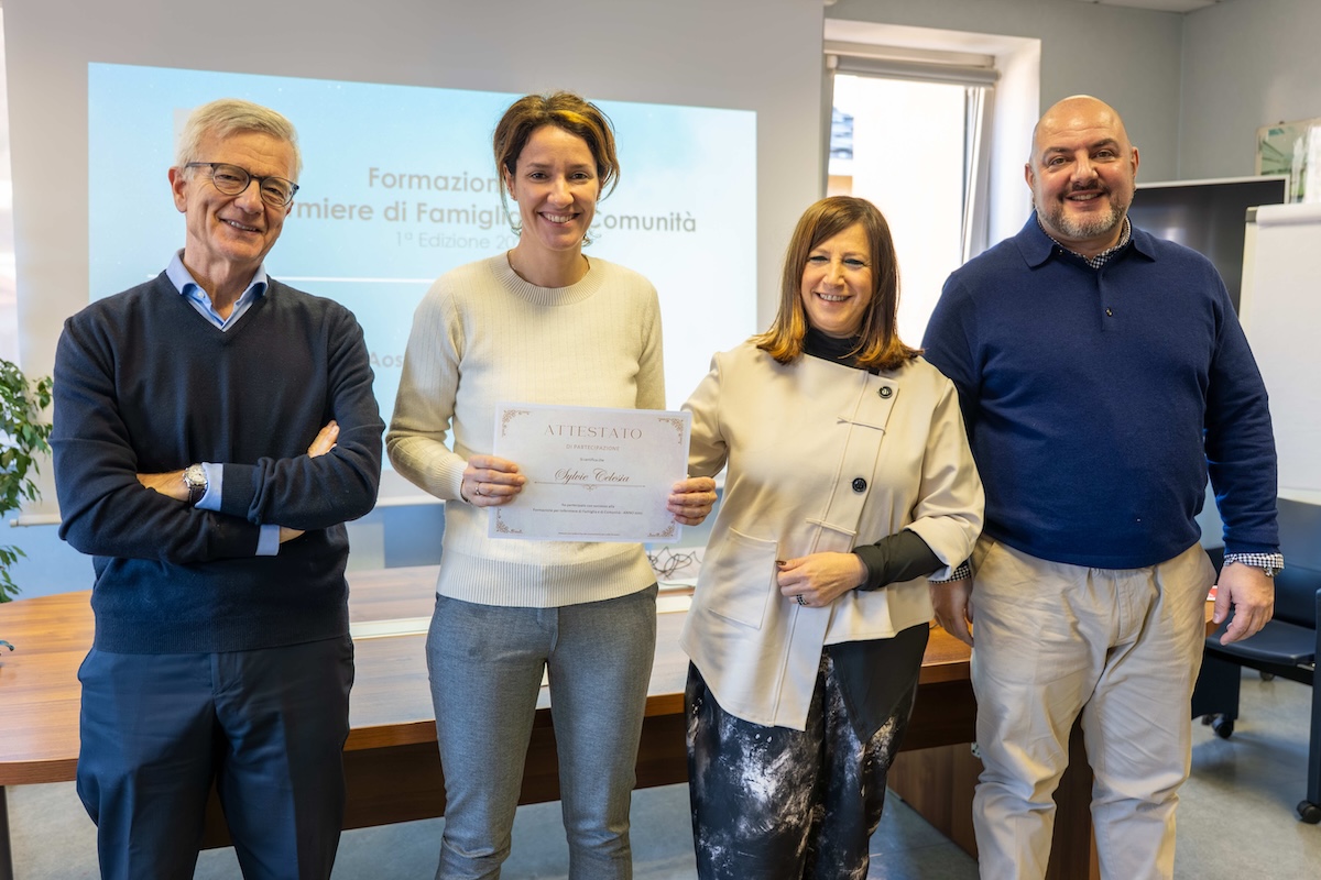 I diplomi consegnati agli infermieri - foto William Novelli