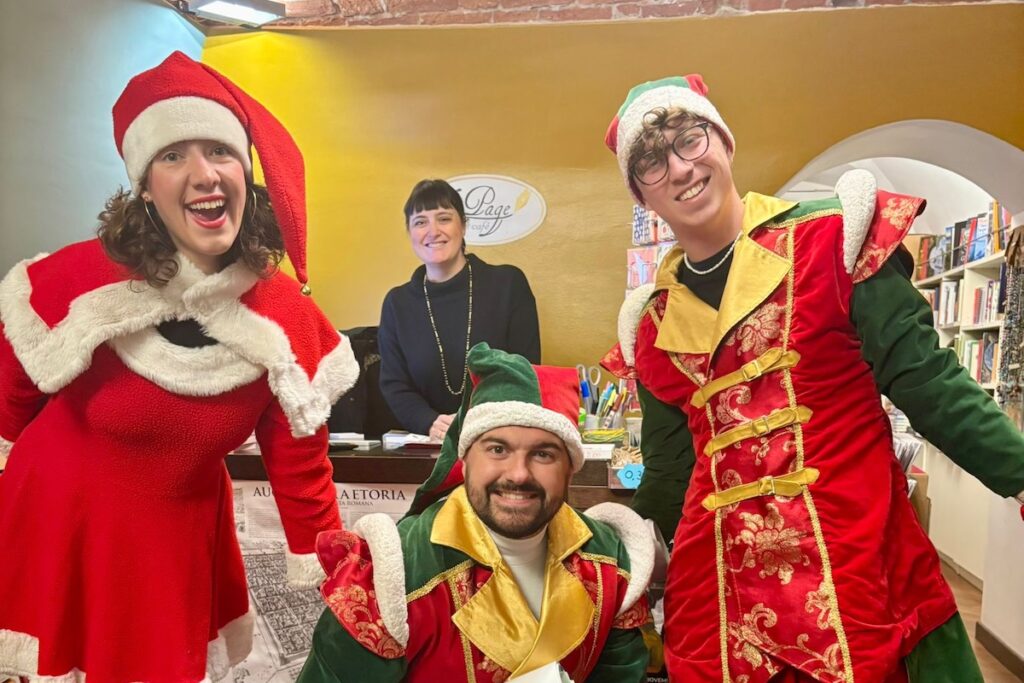 Le letterine per Babbo Natale consegnate ai negozianti di Aosta da Confcommercio