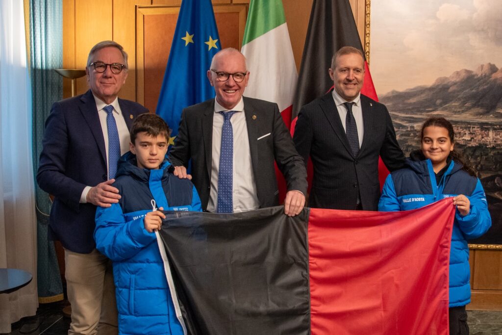 Consegna bandiera trofeo coni winter