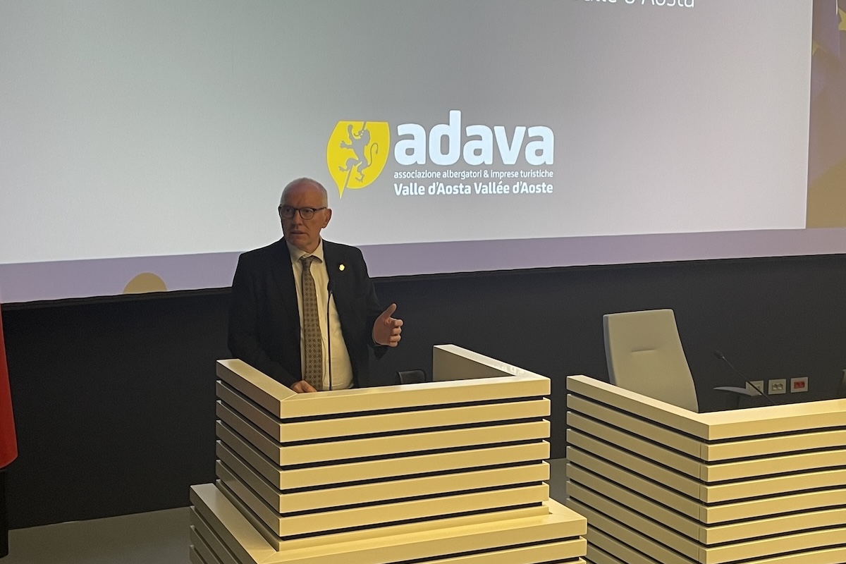 Il presidente della Regione Renzo Testolin all'assemblea Adava