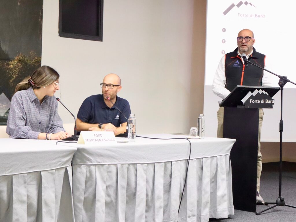 Martina Lodigiani Fabrizio Troilo e Jean Pierre Fosson di Fondazione Montagna Sicura Foto Alice Dufour
