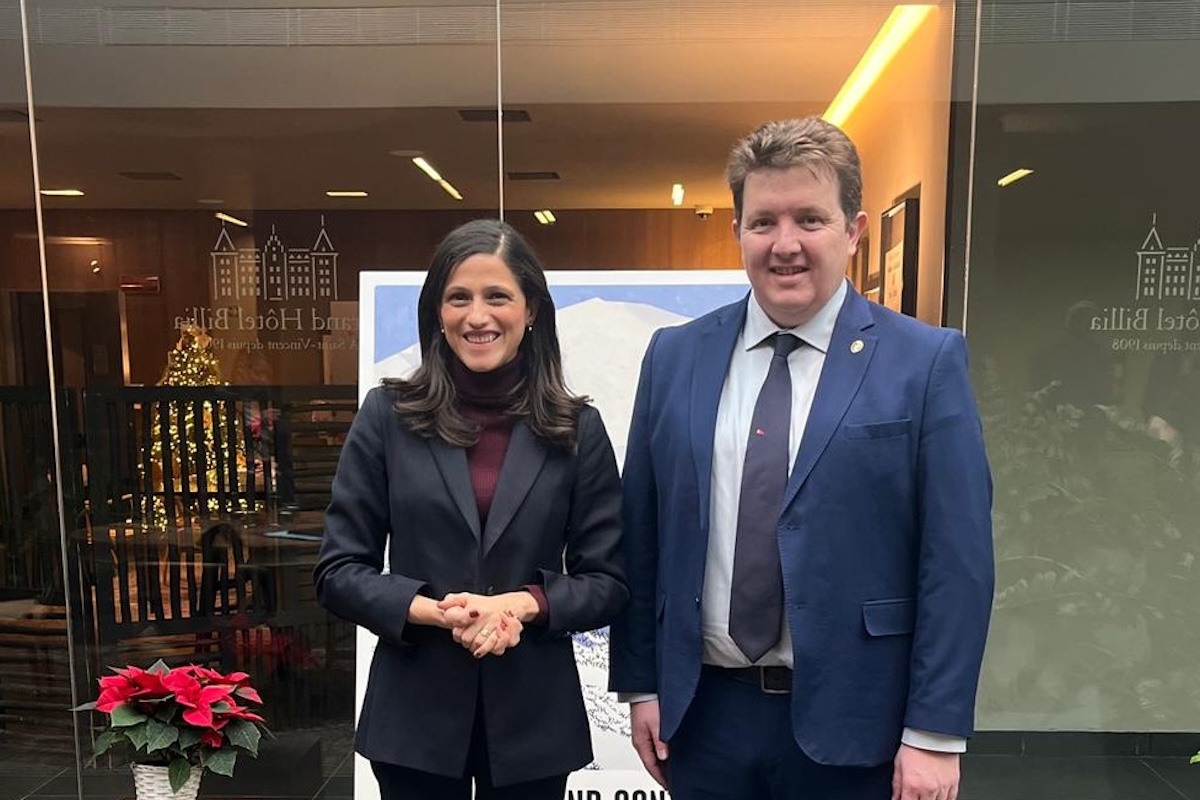 La ministra francese Éléonore Caroit e l'assessore Erik Lavevaz a Saint-Vincent