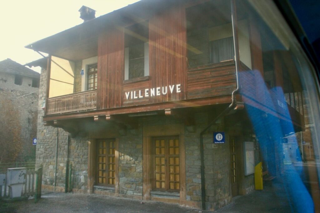 La stazione ferroviaria di Villeneuve