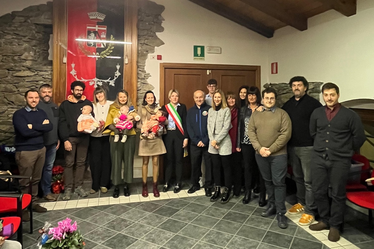 La consegna delle Puettes ai nuovi nati di Montjovet