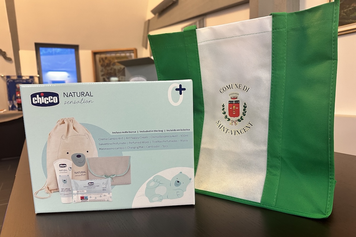 La pergamena ed il kit per i nati nel 2025 a Saint-Vincent