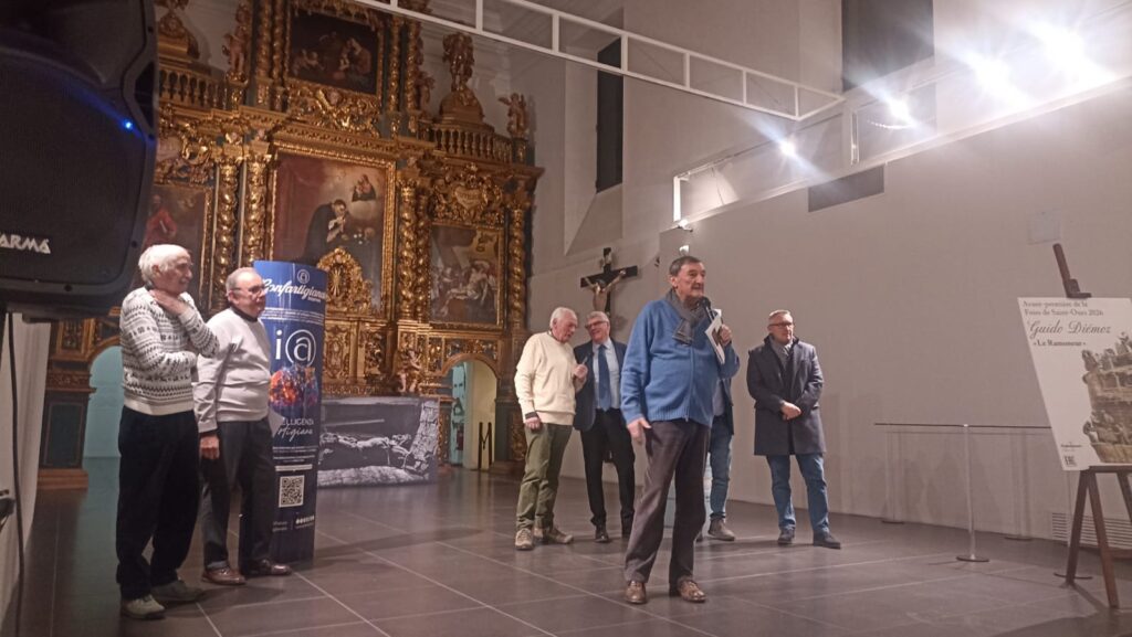 Guido Diémoz presenta la scultura intitolata “Le Ramoneur”