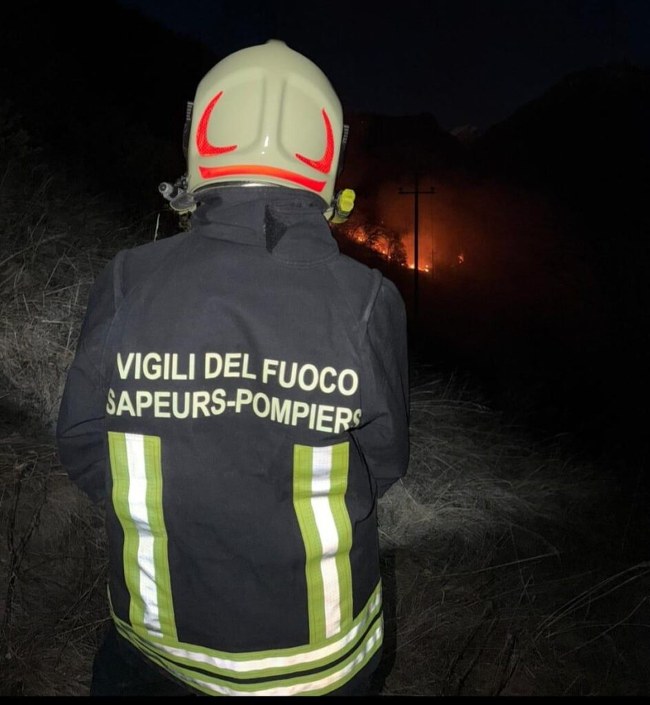 Incendio boschivo a Quart