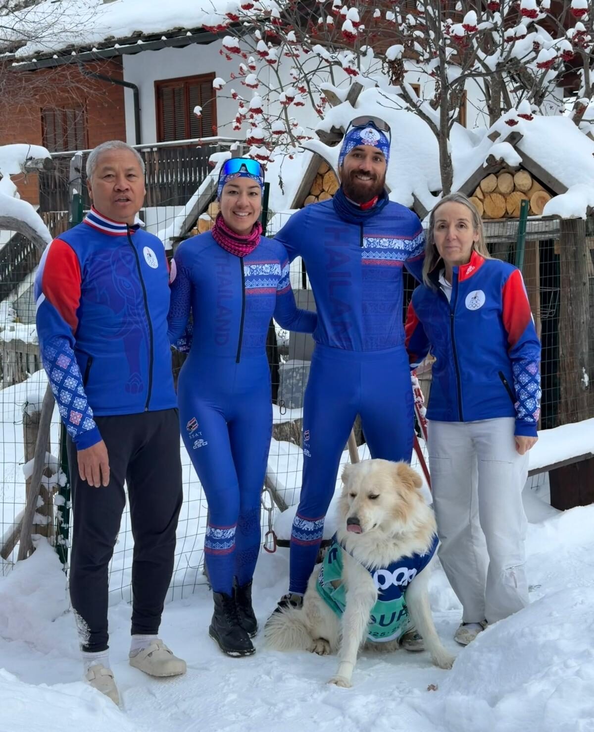 Karen e Mark con la madre maria Vittoria ed il padre Boonchan