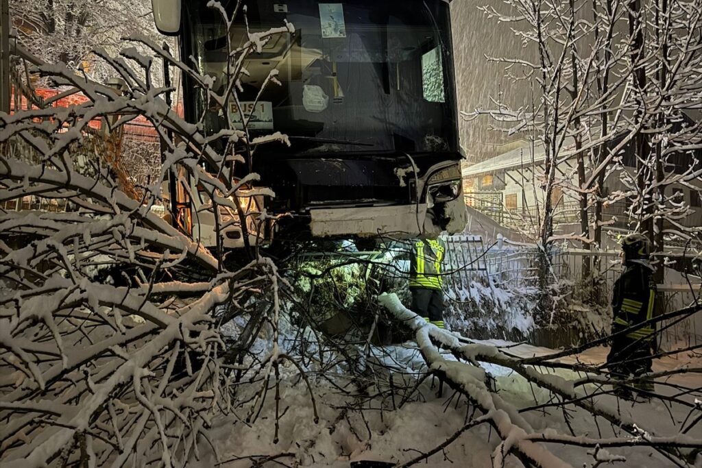 Il bus uscito di strada a Torgnon