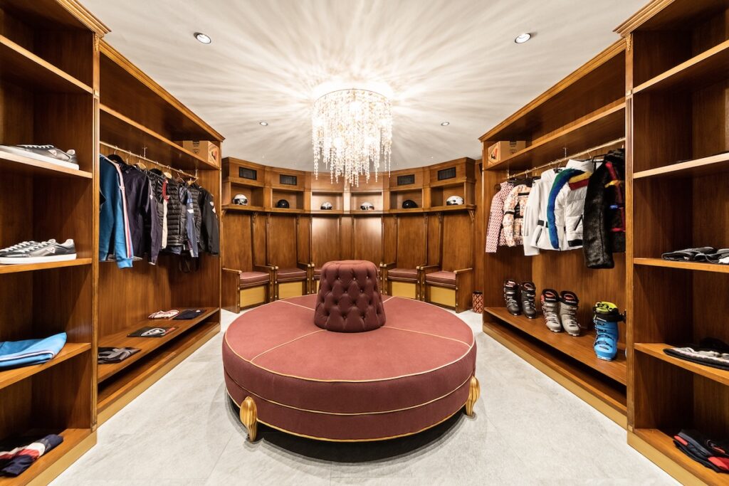 Villa Bacchini, a Cervinia. Oggi è "La Fenice del Monte Cervino"