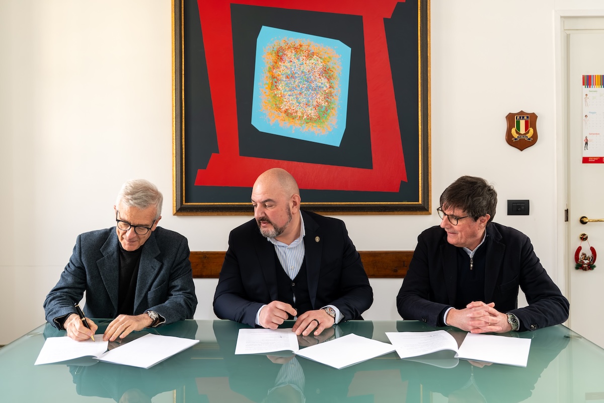 La sigla dell'accordo sul progetto Ultra - Foto William Novelli